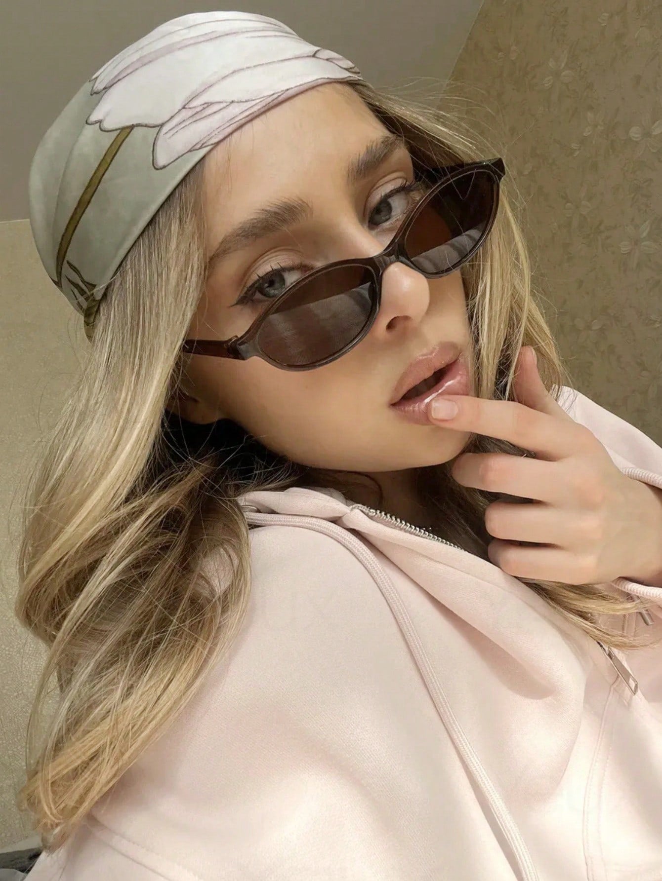 Women's Oval Summer Sunglasses Contrast Color Temples