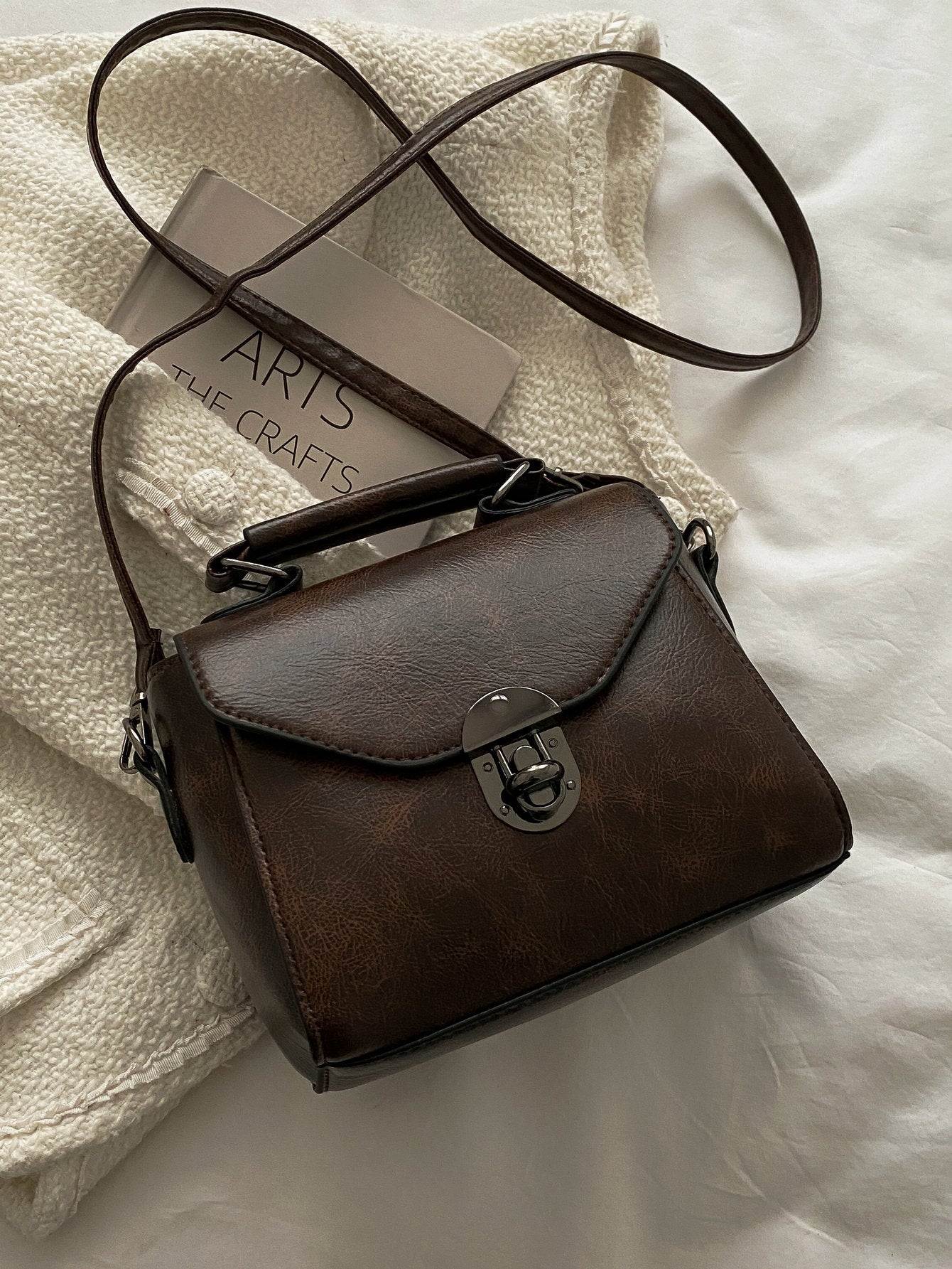 Women's Retro Clasp Mini Handbag Fashionable Daily Bag