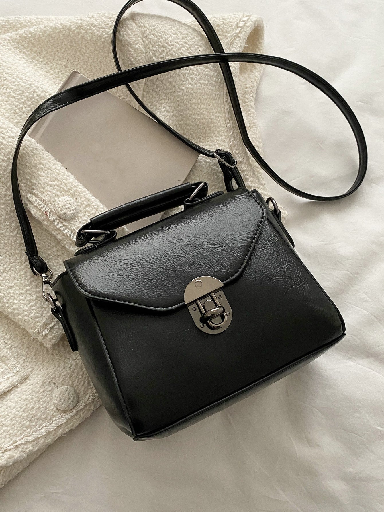 Women's Retro Clasp Mini Handbag Fashionable Daily Bag
