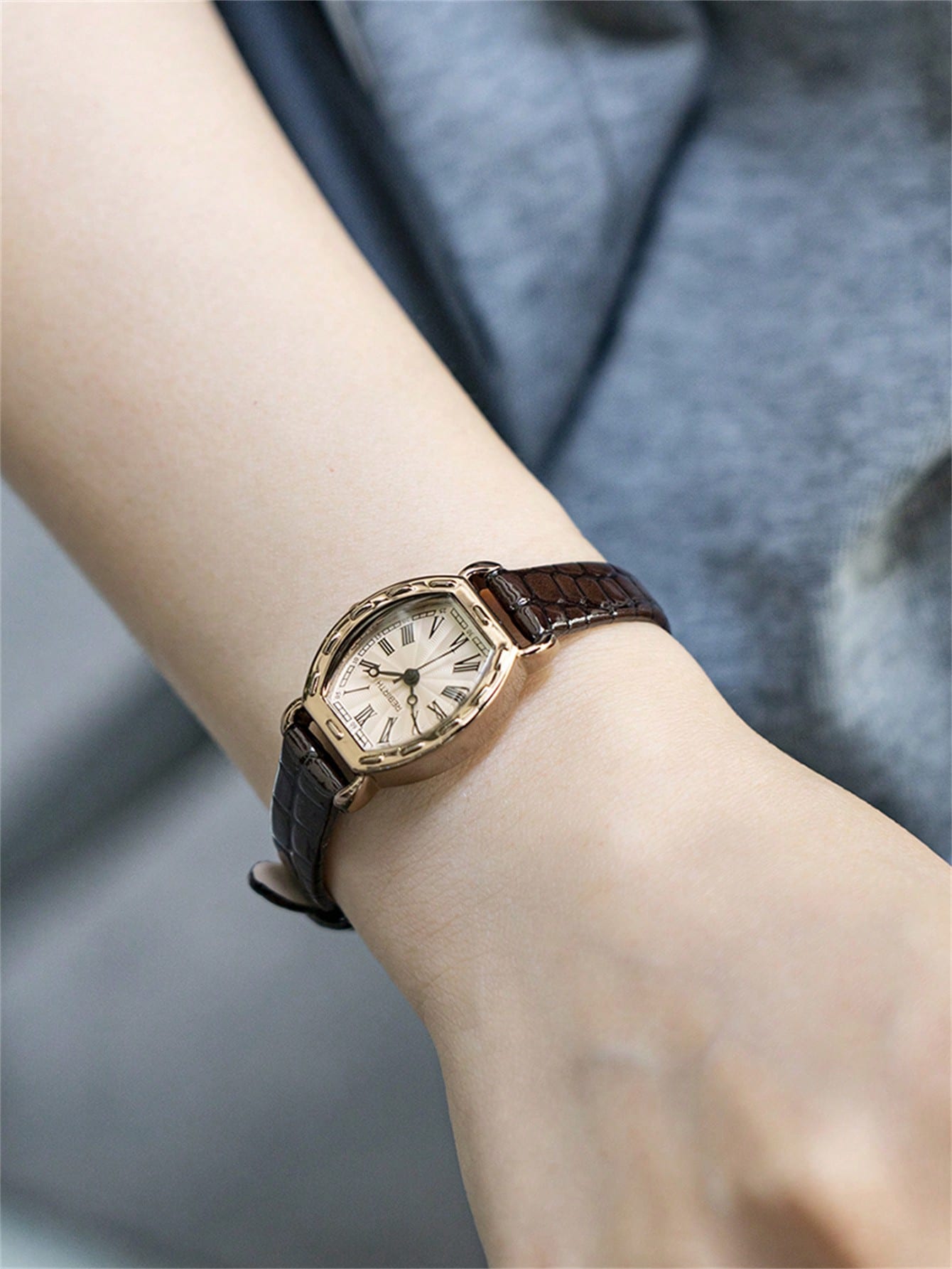 Minimalist Vintage Roman Numeral Leather Strap Watch