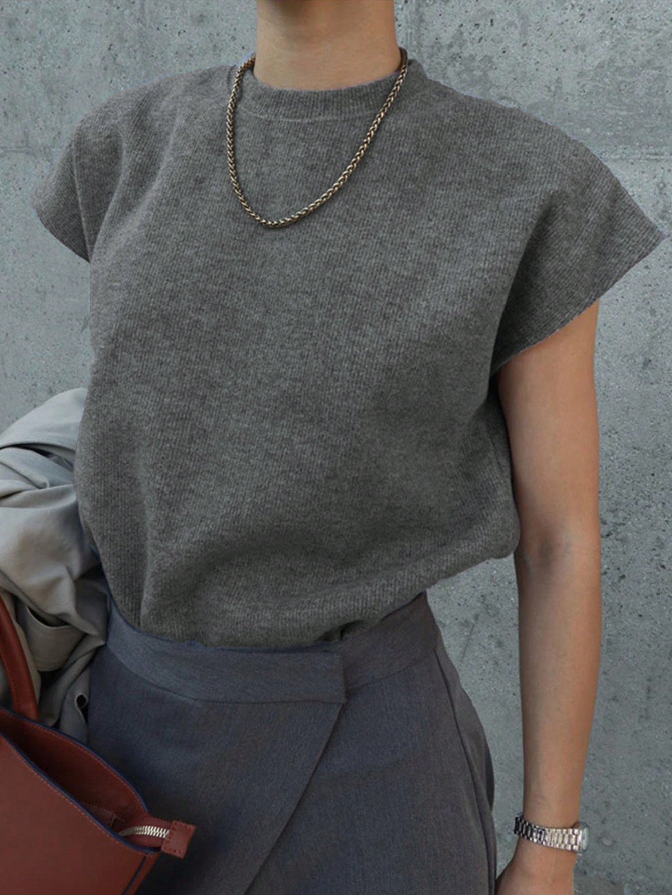 Women's Simple Round Neck Loose Fit T-Shirt