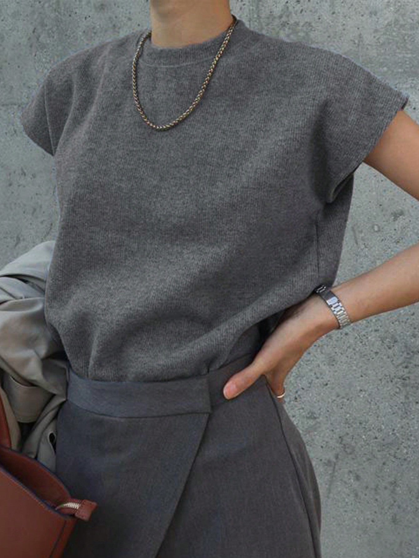 Women's Simple Round Neck Loose Fit T-Shirt