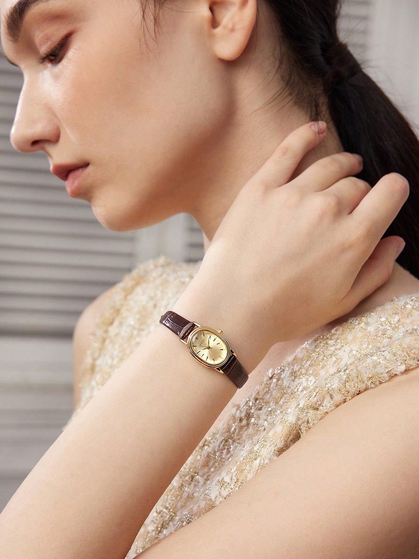 MOTF Premium Women's Golden Oval Dial Patterned Watch
