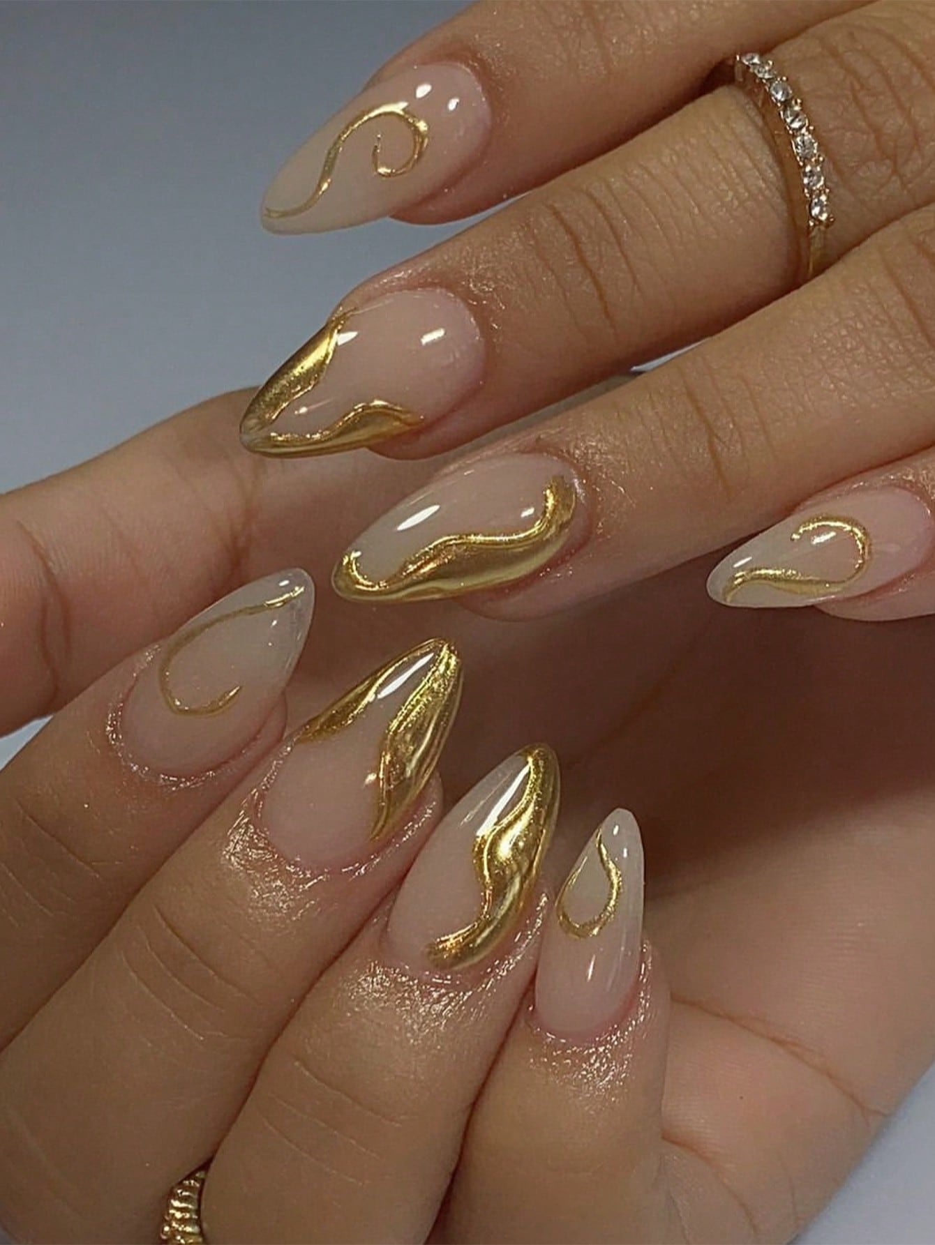 24pcs 3D Gold Foil Wave Short Almond