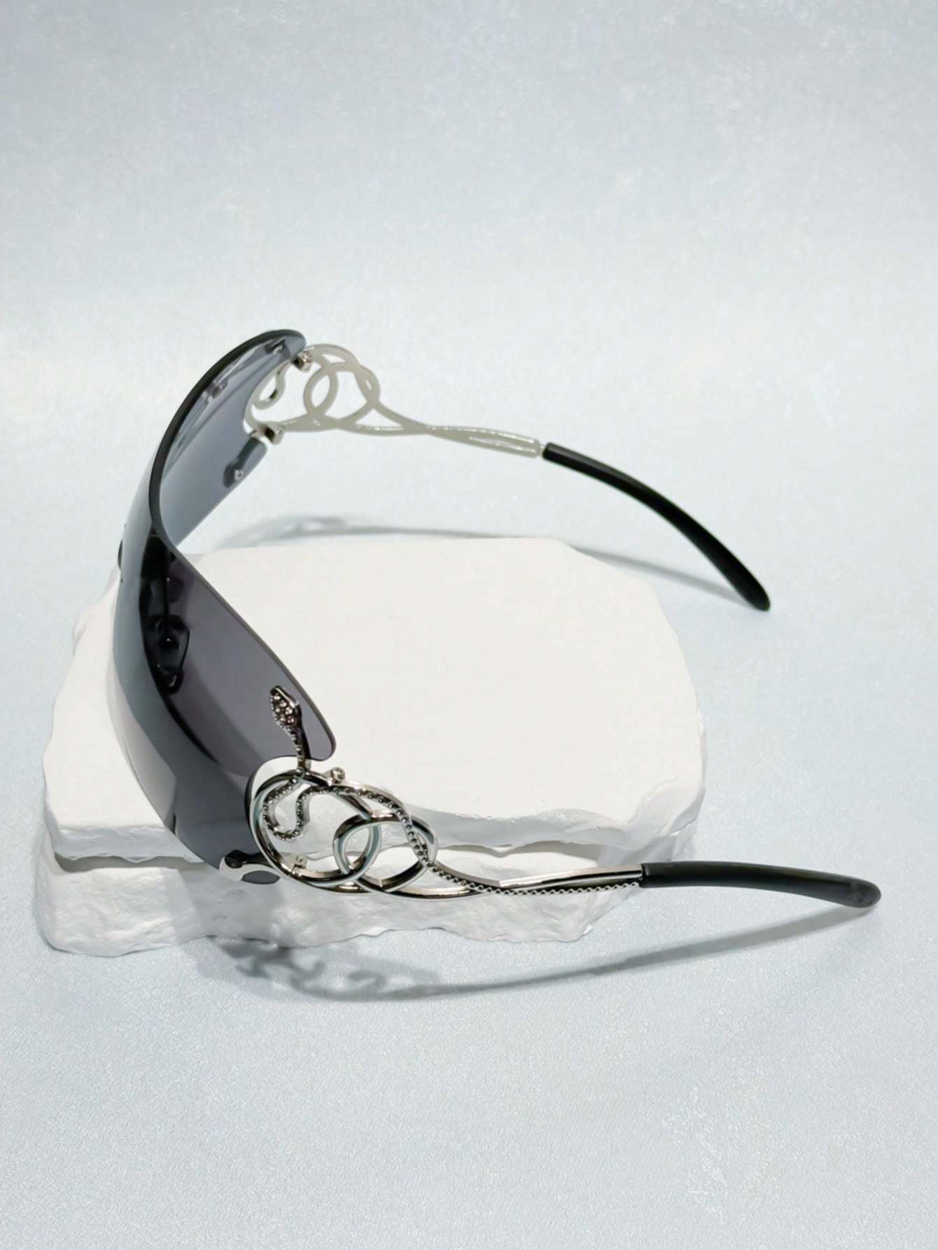 Y2K Seamless Fashion Glasses Silver Snake Decor