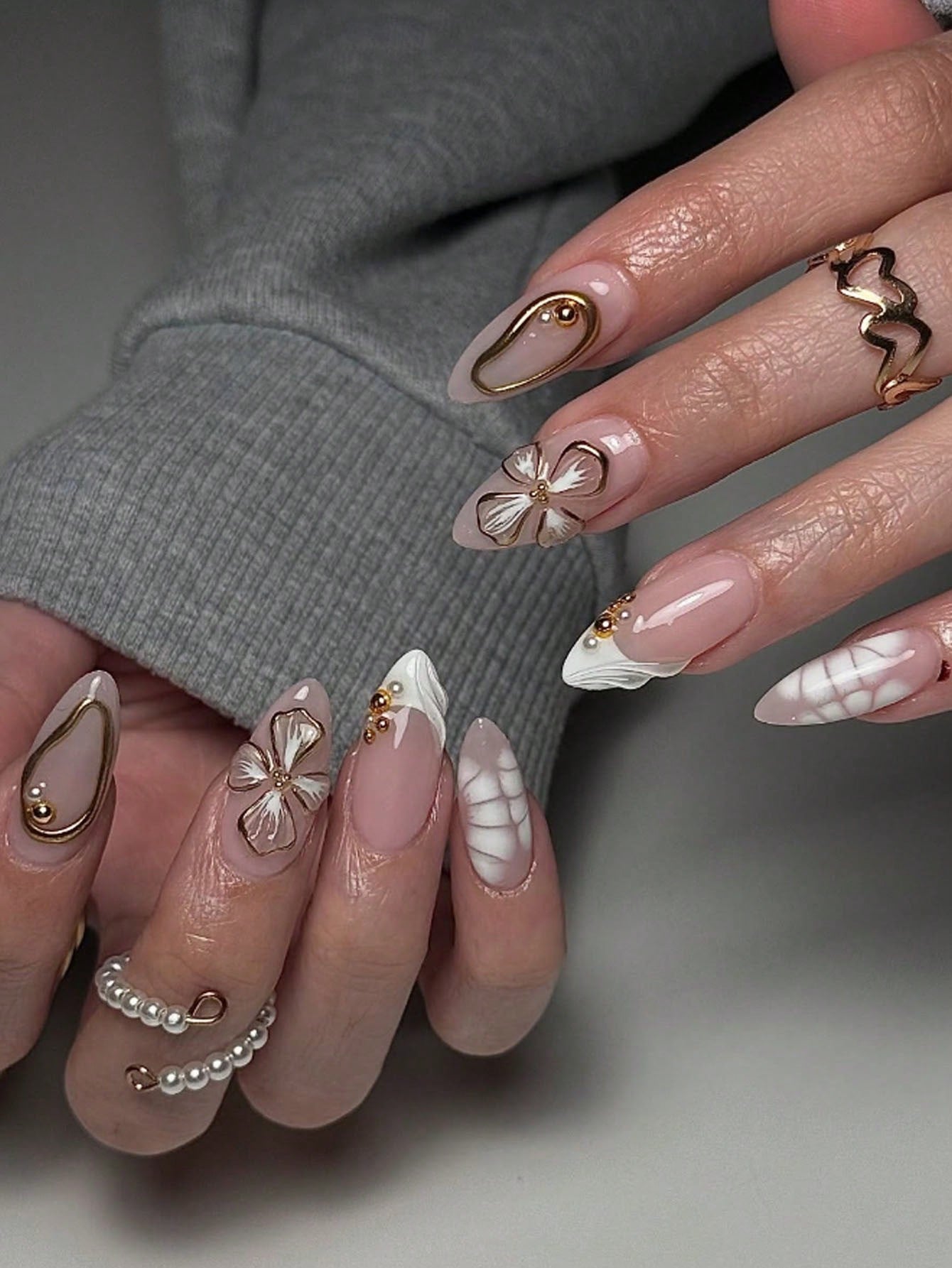 3D Gold Flower & Pearl White Tie-Dye Almond Nails 24pcs