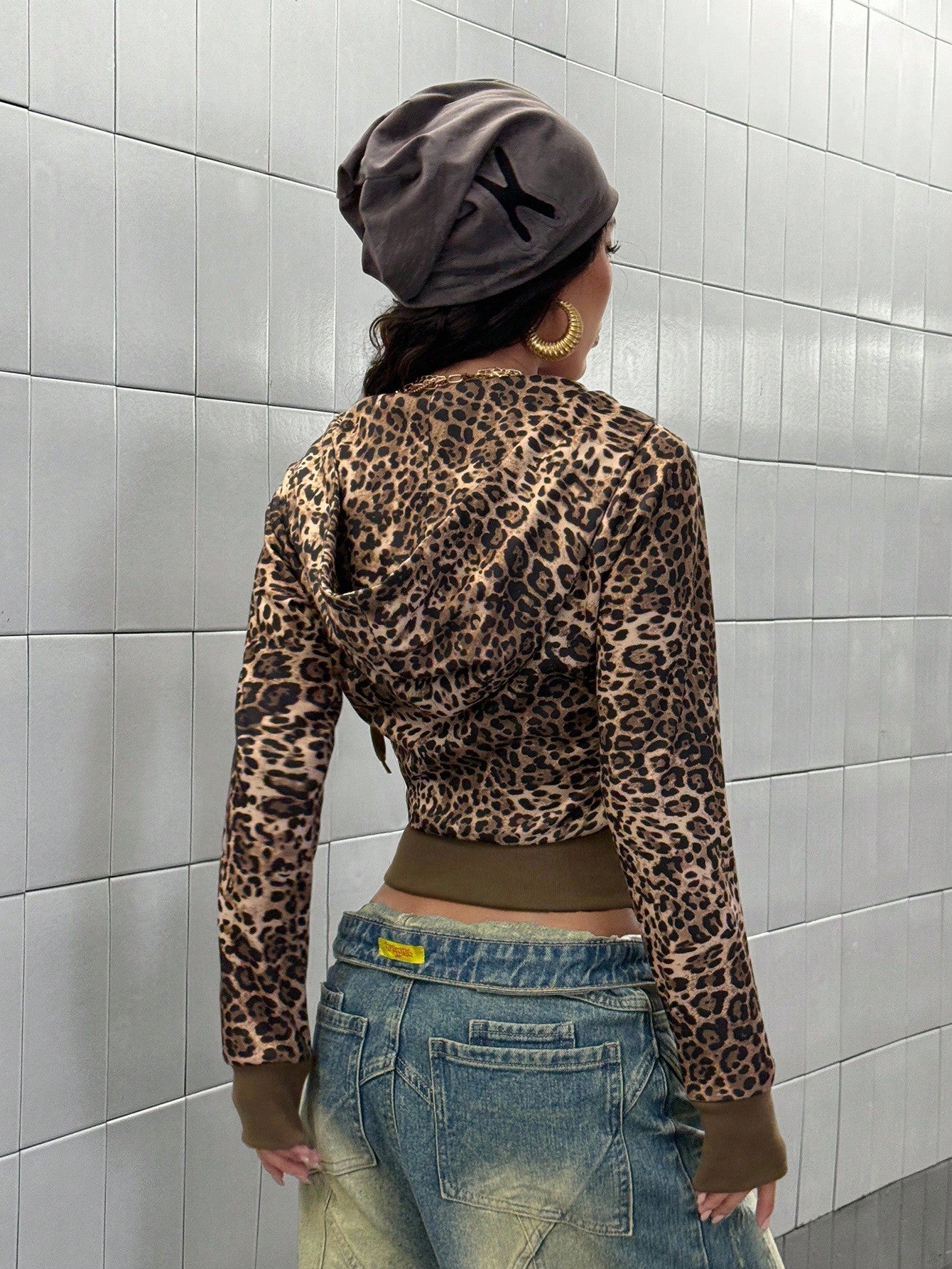 Women's Chic Leopard Print Fitted Zip-Up Short Hoodie