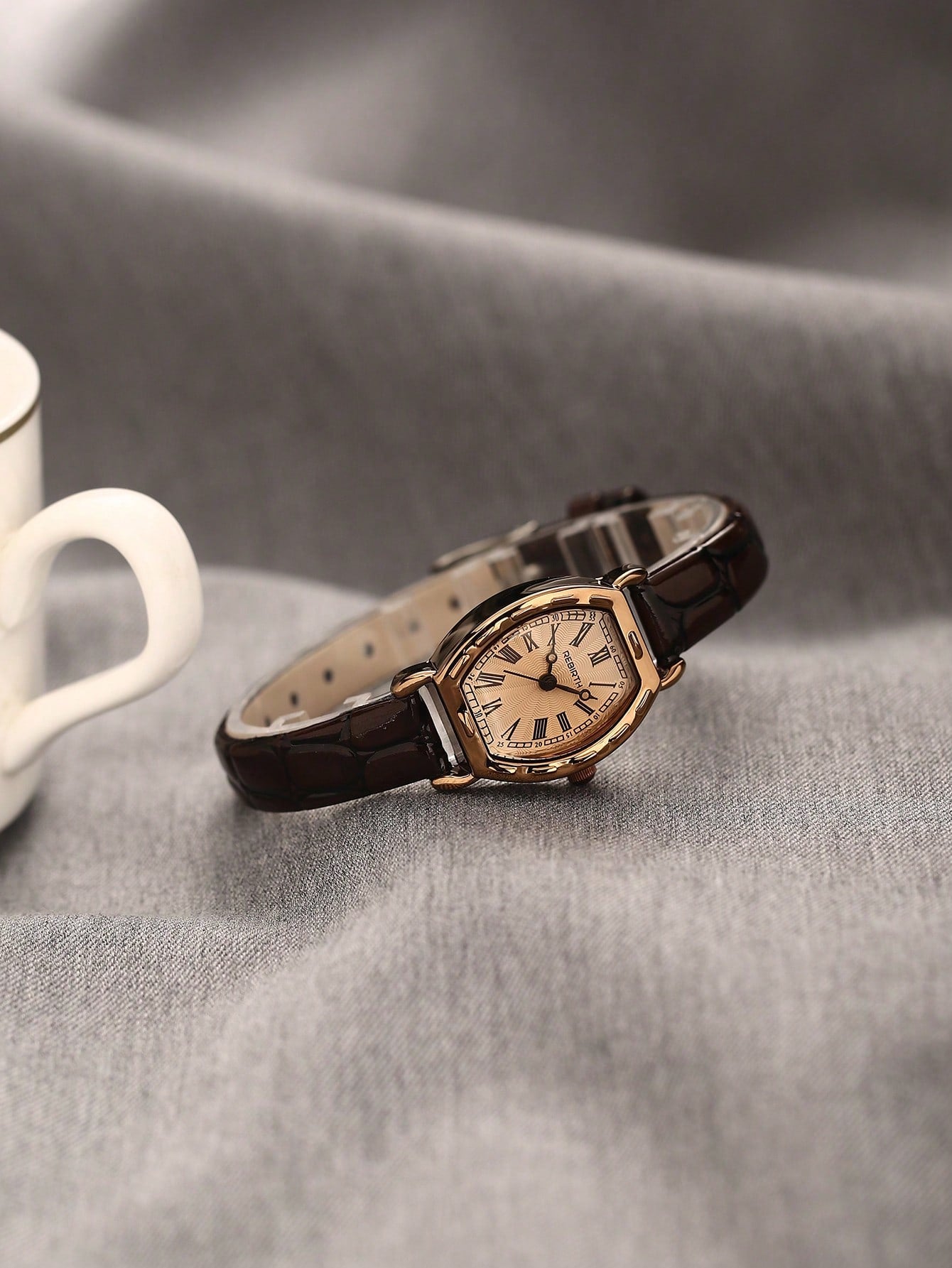 Minimalist Vintage Roman Numeral Leather Strap Watch