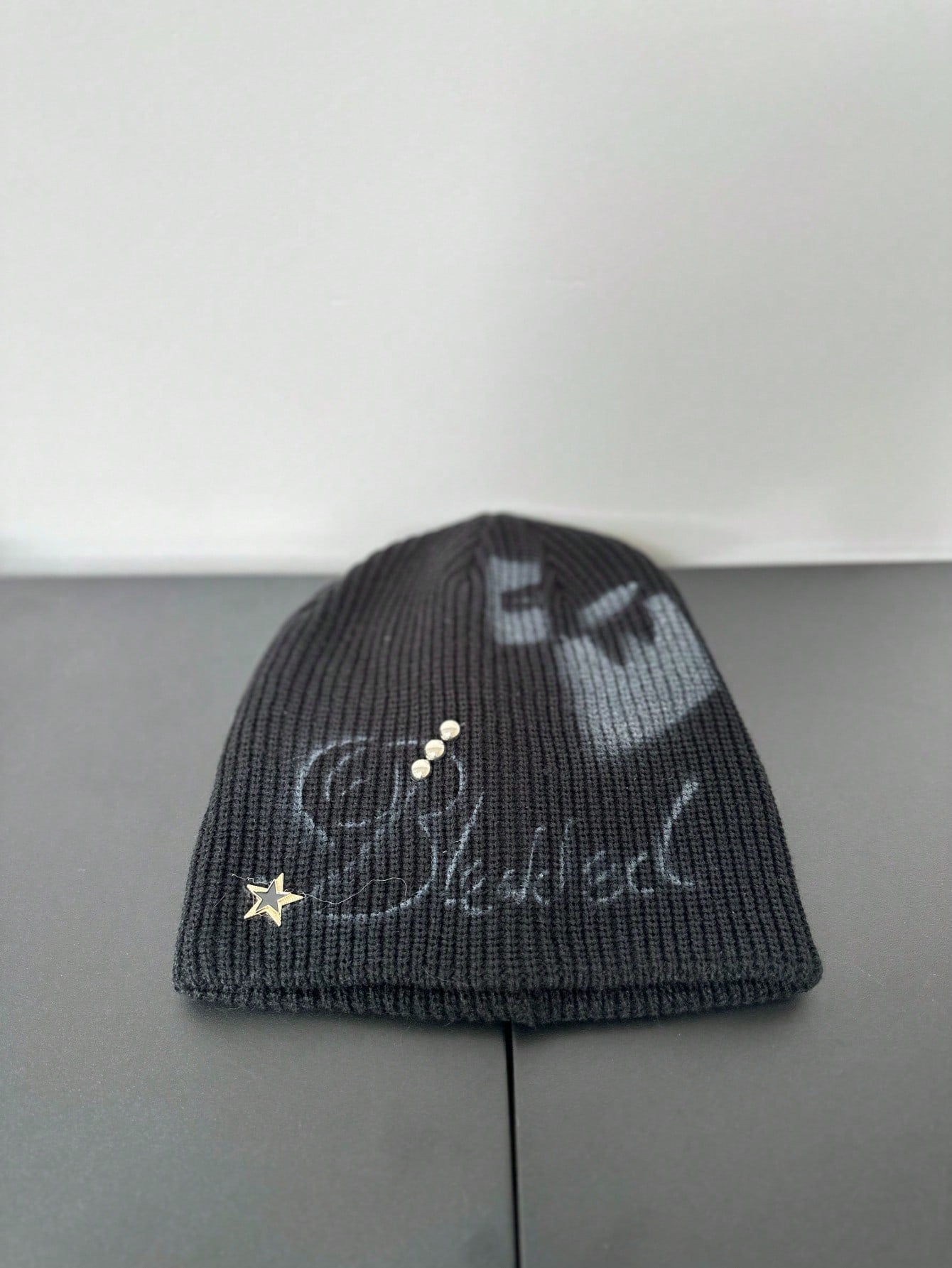 Street Graffiti Metal Star Warm Knit Unisex Beanie