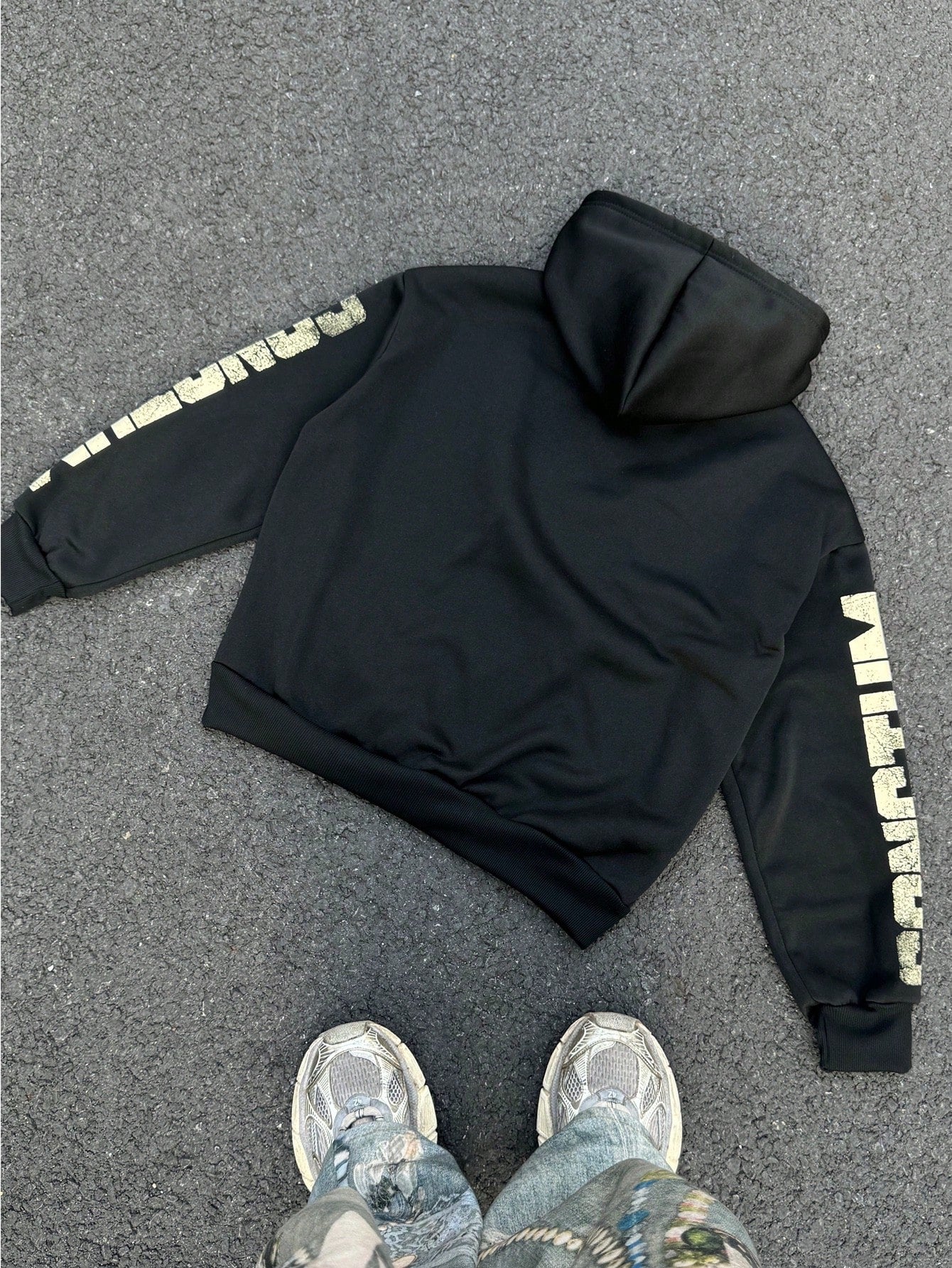 Men Blurred Figure Print Cropped Hoodie