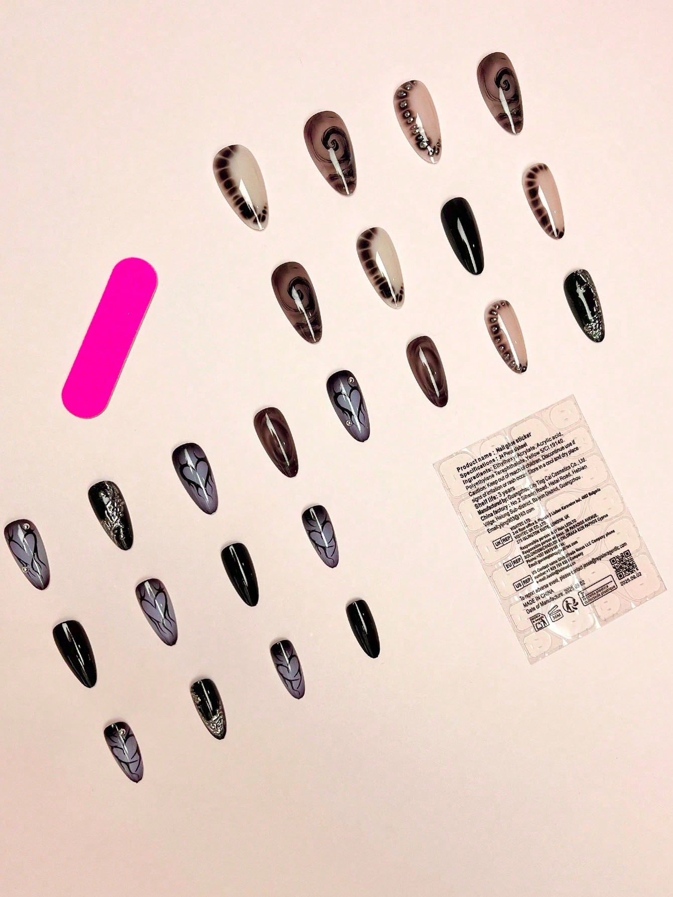 24pcs Dark Gradient Silver Chrome 3D Heart Press-On Nails