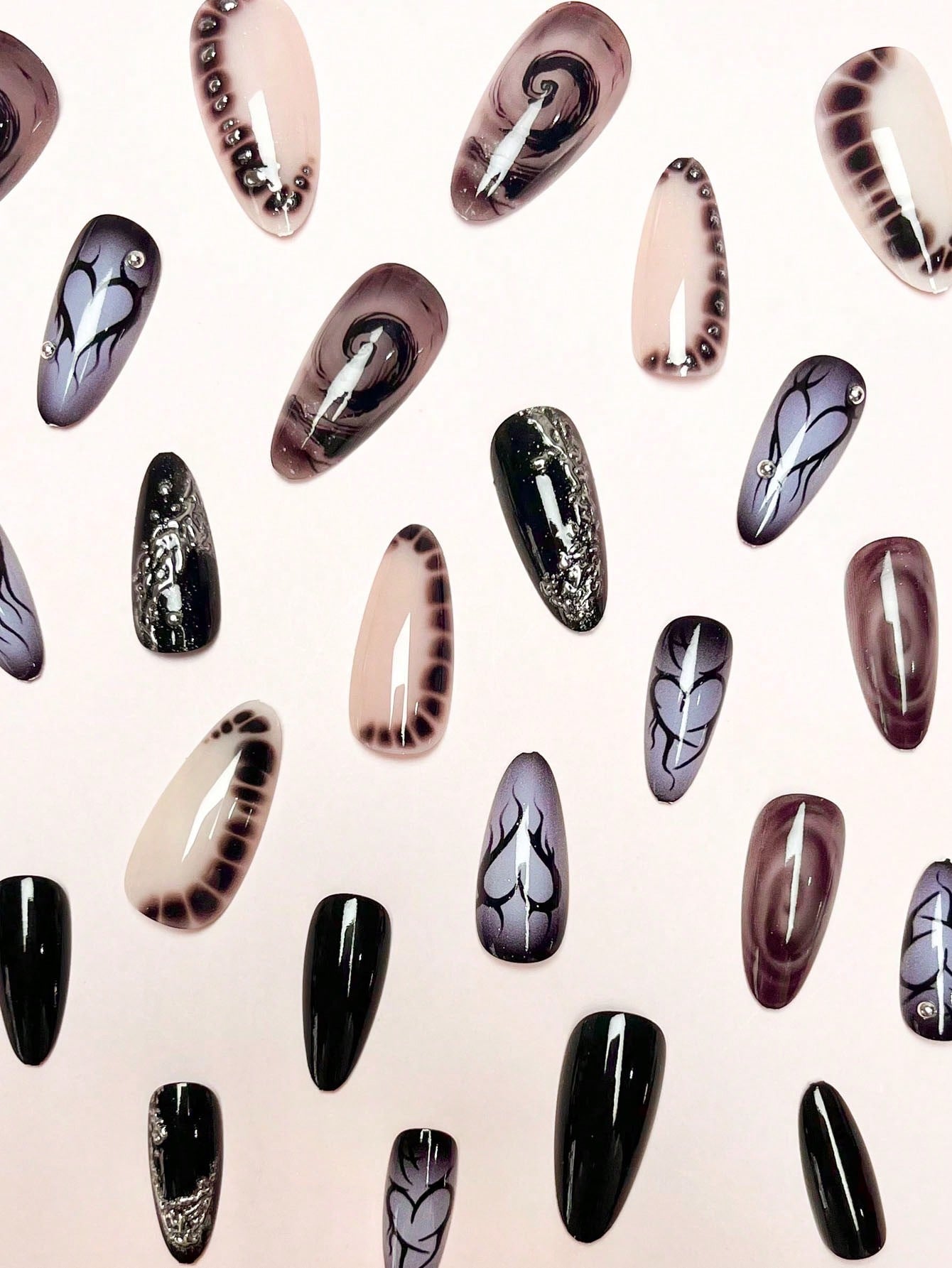 24pcs Dark Gradient Silver Chrome 3D Heart Press-On Nails