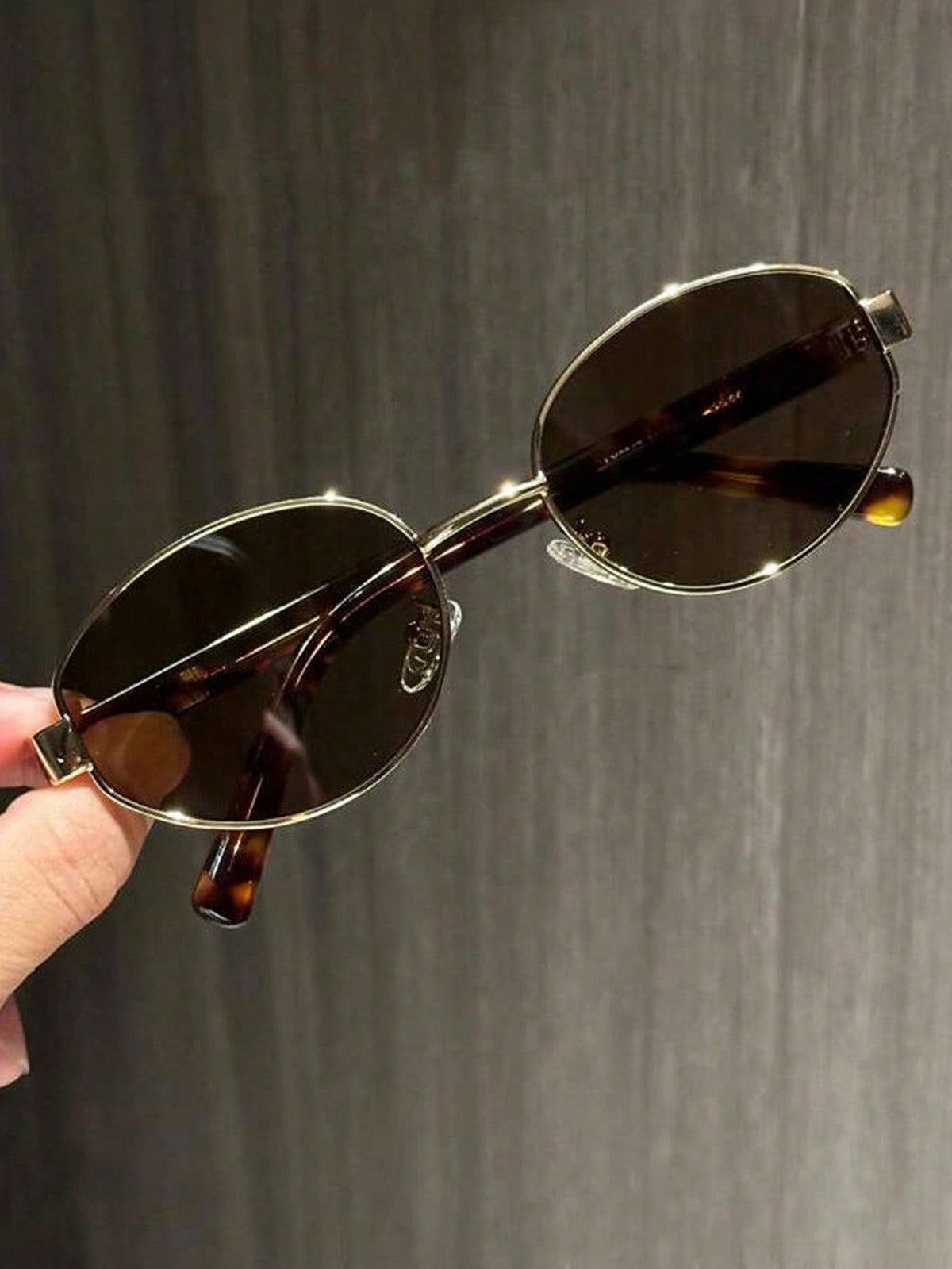 Retro Oval Metal Frame Personalized Fashion Glasses