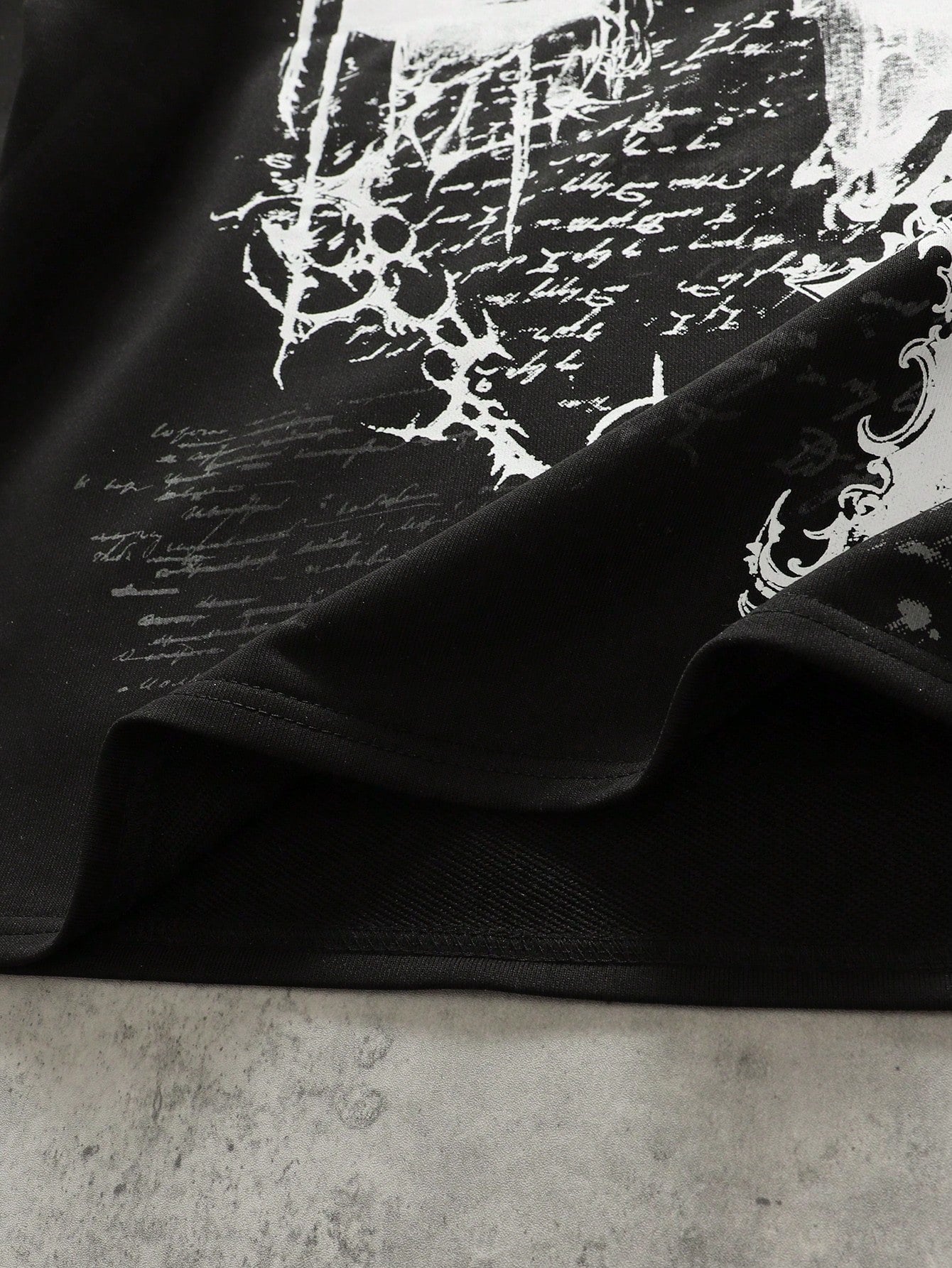 Men Minimalist Mock Layered Long Sleeve T-Shirt