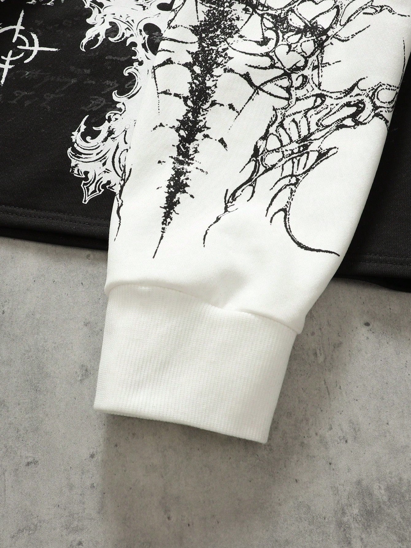Men Minimalist Mock Layered Long Sleeve T-Shirt