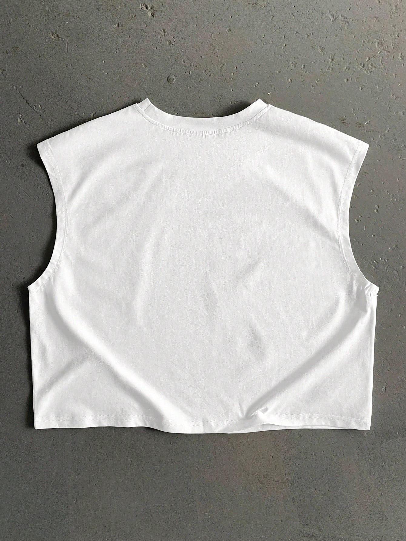 Manfinity Roughcode Men's Retro Crop Tank Top