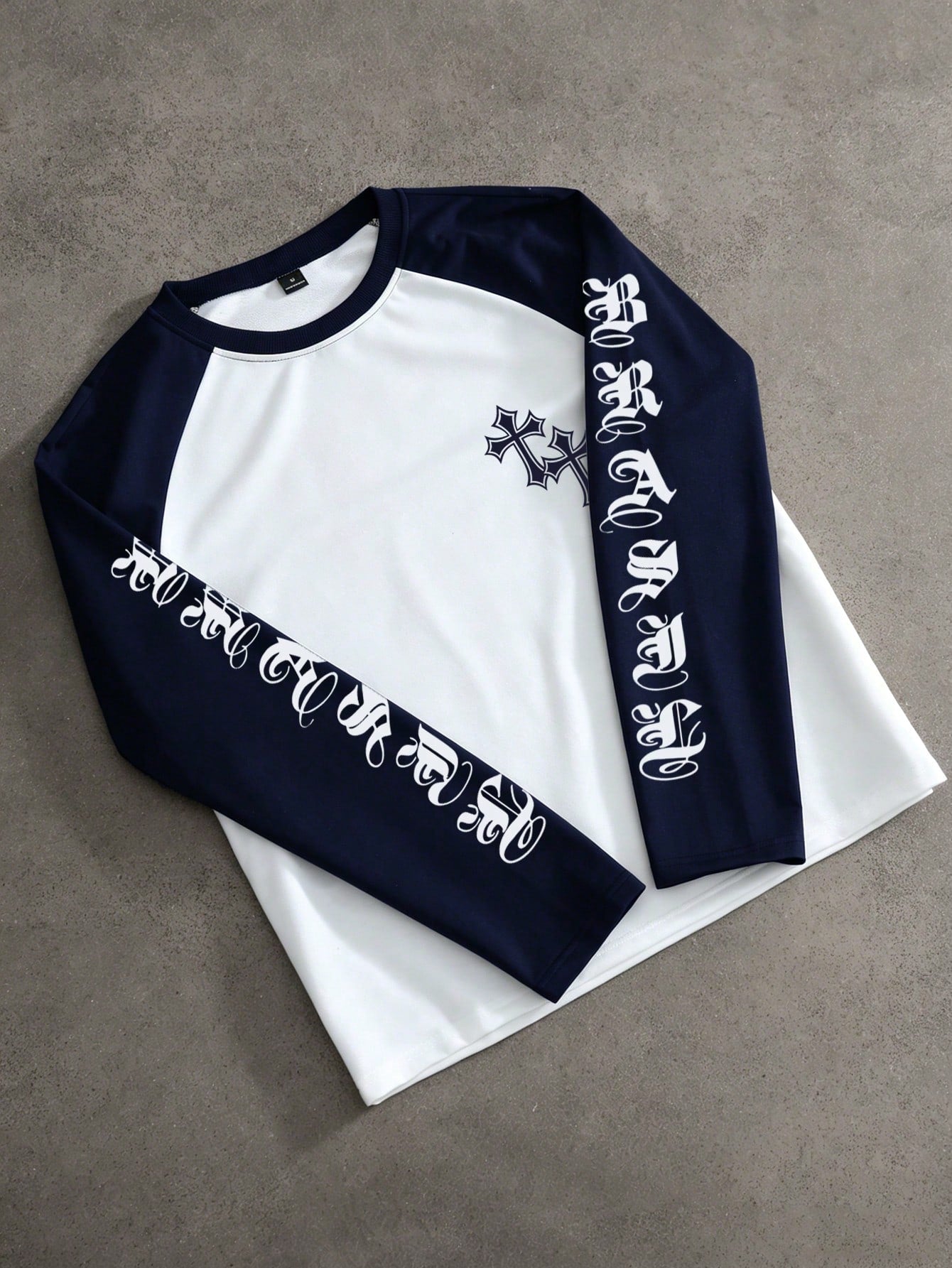 Men Cross Letter Contrast Raglan Sleeve Tee