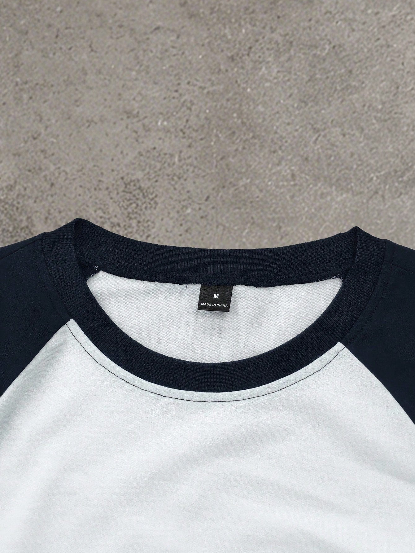 Men Cross Letter Contrast Raglan Sleeve Tee