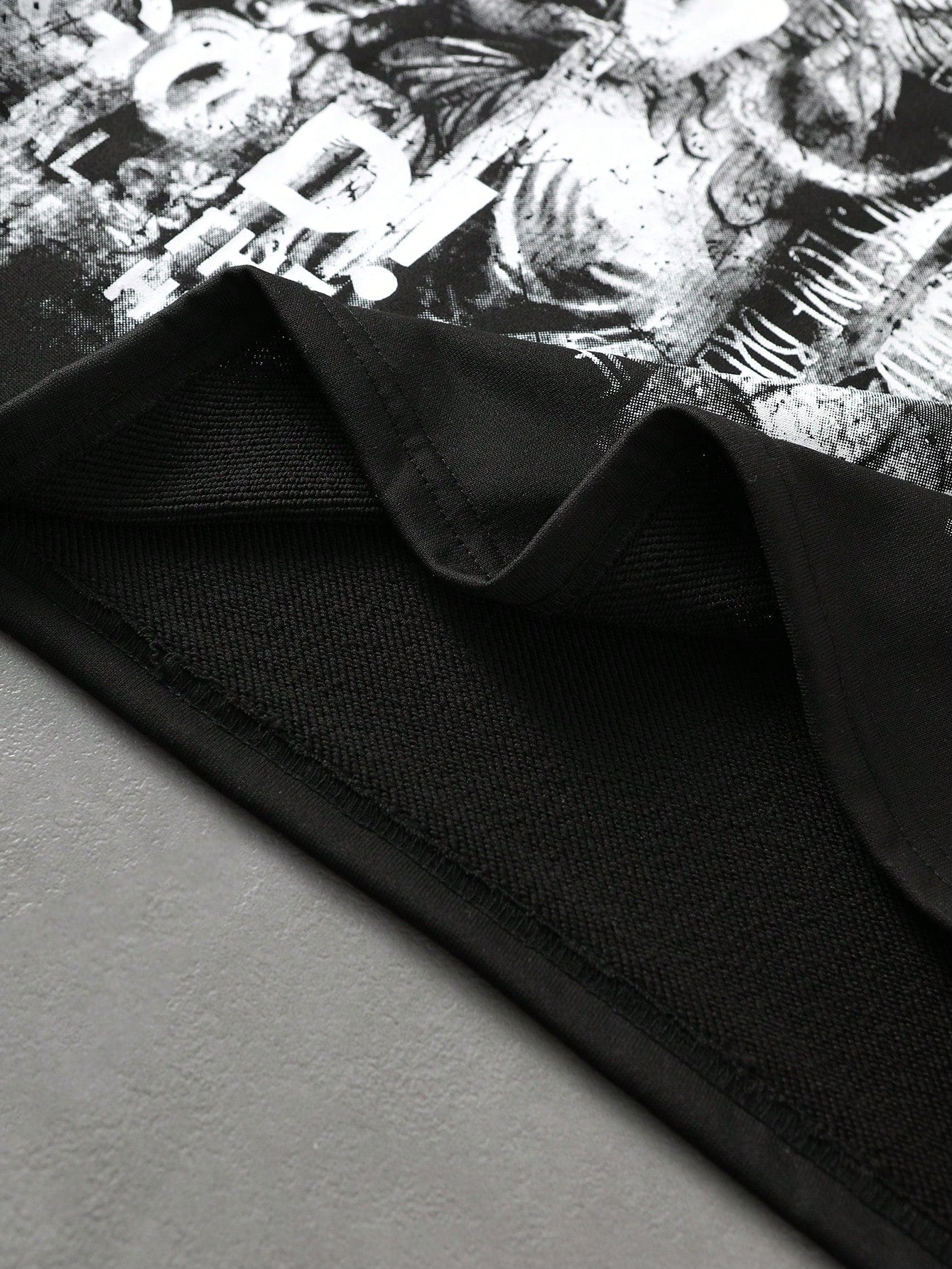 Men Street Life Graphic Loose Long Sleeve Tee