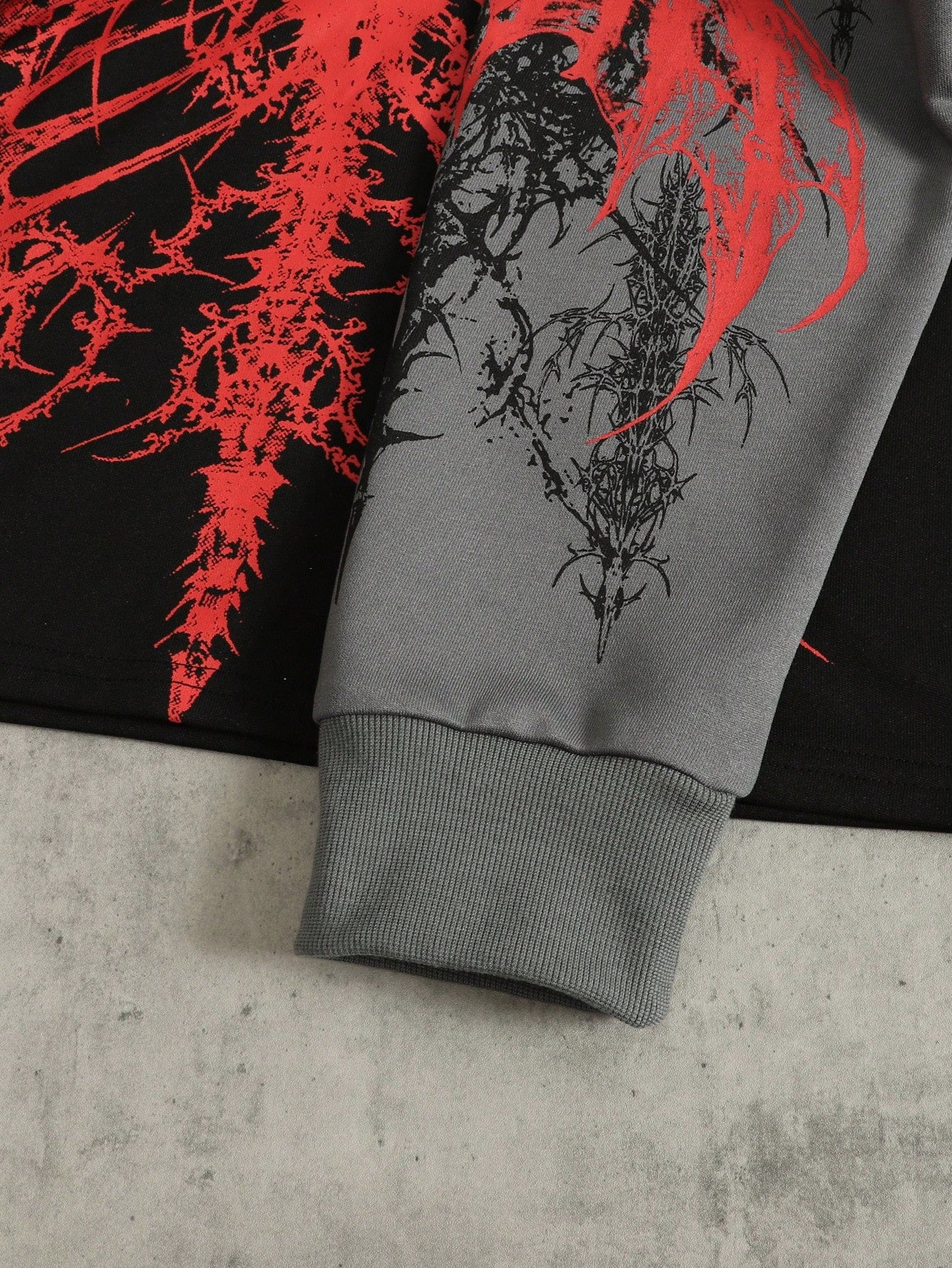 Men Colorblock Patchwork Gothic Print T-Shirt
