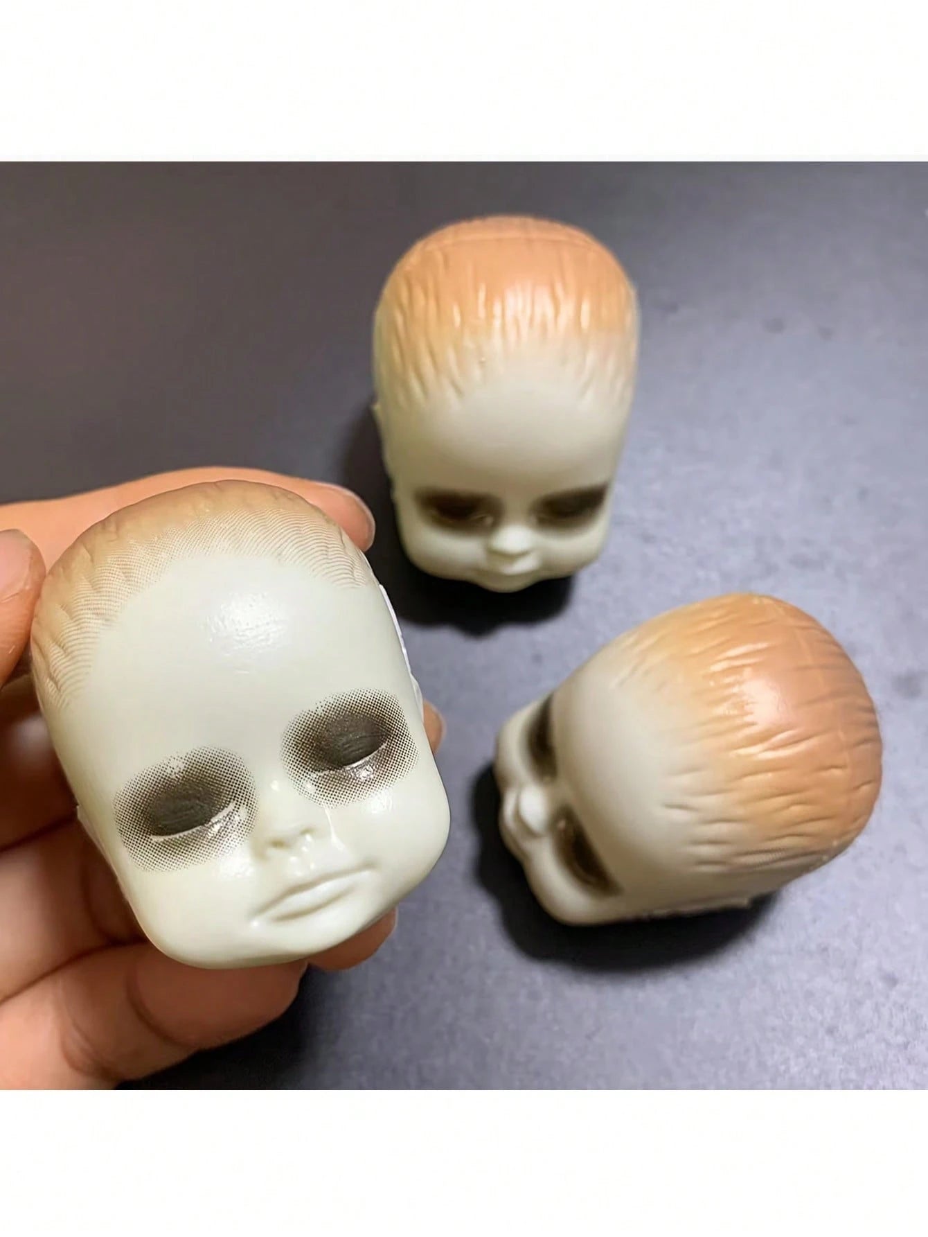 Halloween Plastic Skulls Set Spooky Party Decor