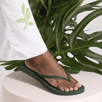 HAVAIANAS Beach Flip Flops & Stylish Summer Flip Flop Sandals Dark Green