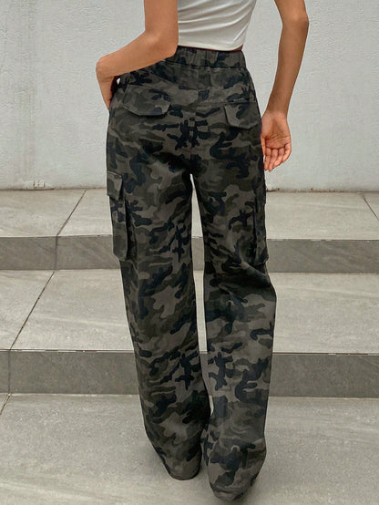 Women’s Camouflage Pants with Stylish Pocket Design – Modern Streetwear with Effortless Utility