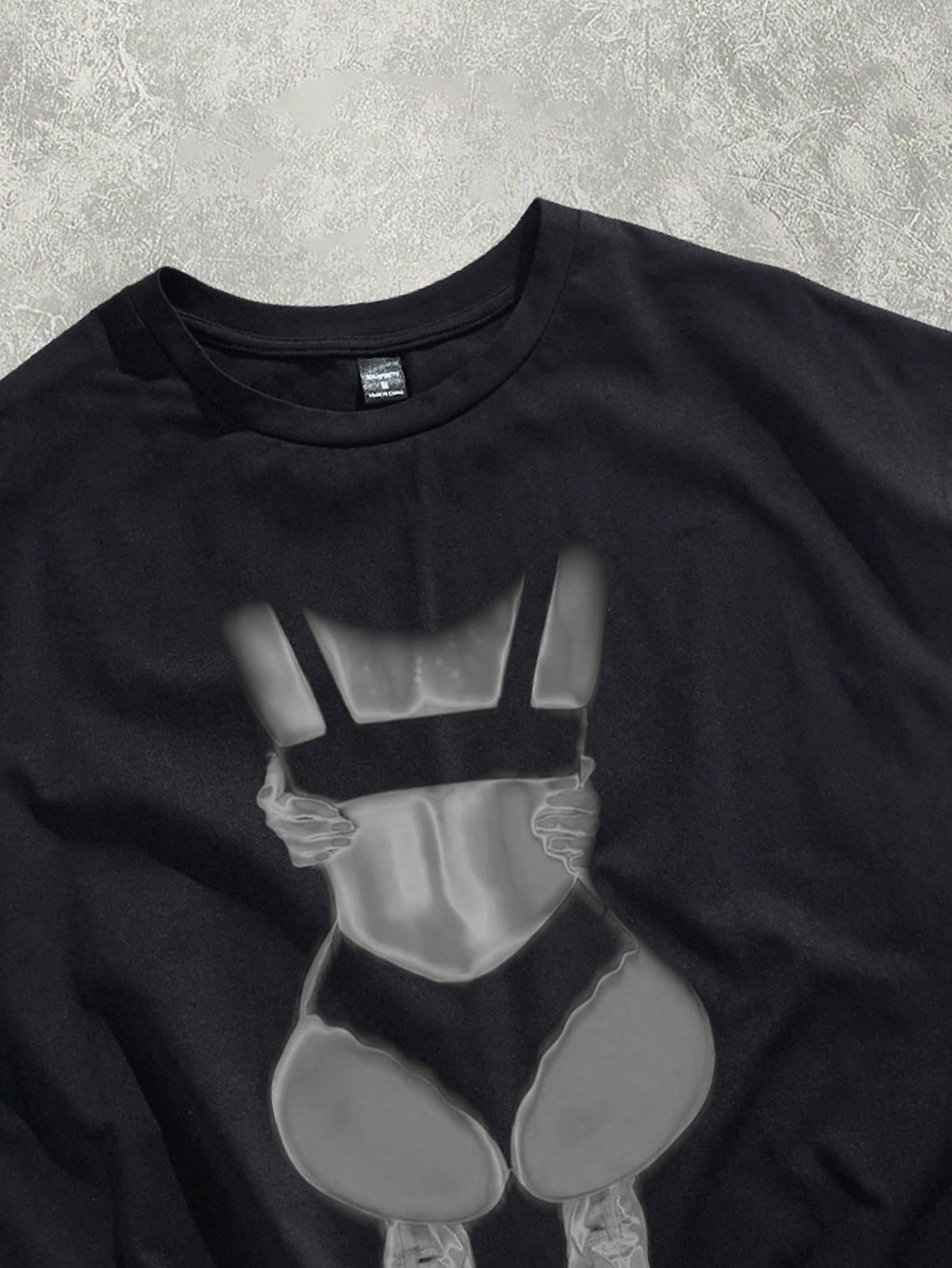 Manfinity Roghcode Graphic Sleeveless Crop Top