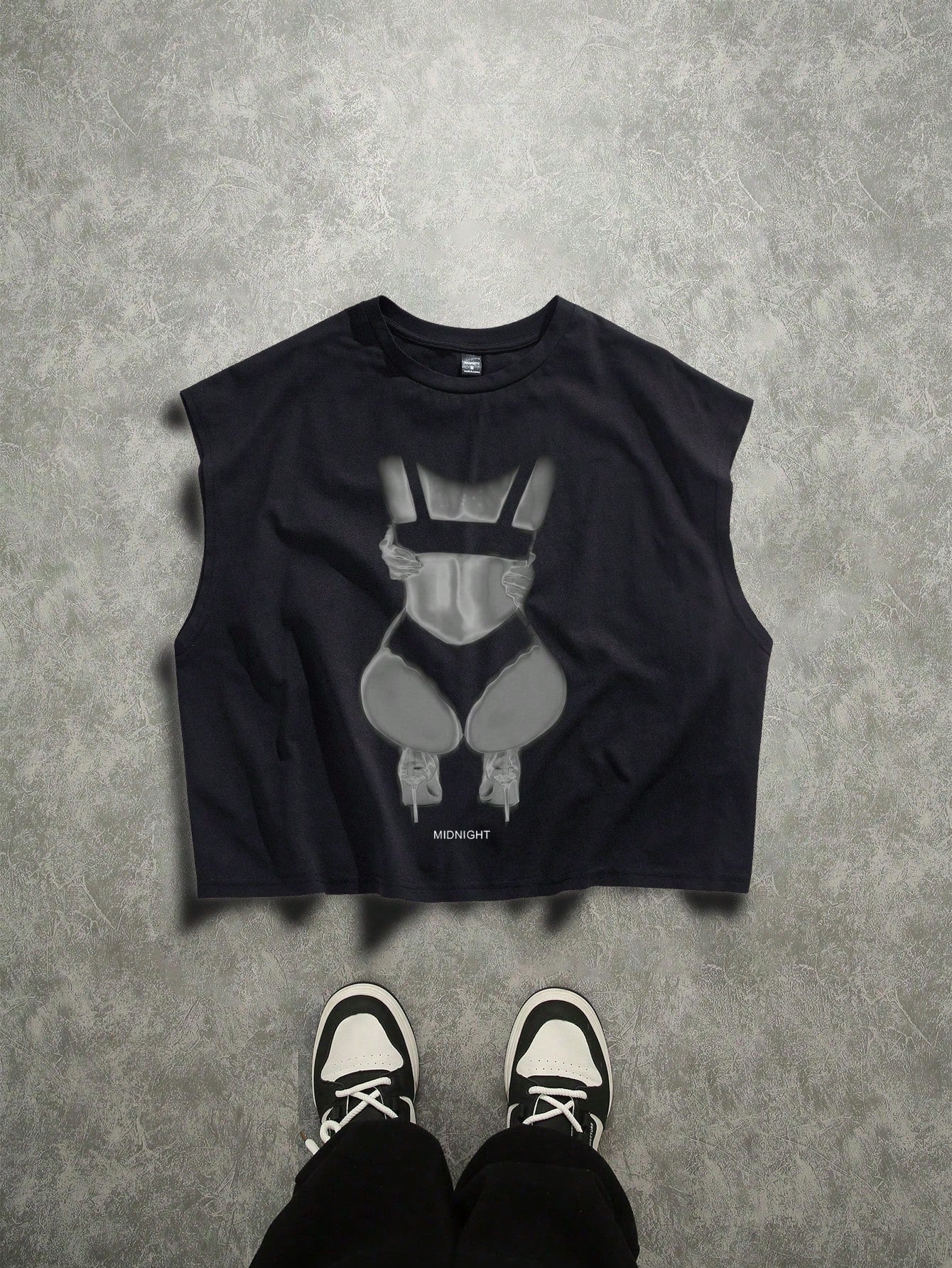 Manfinity Roghcode Graphic Sleeveless Crop Top