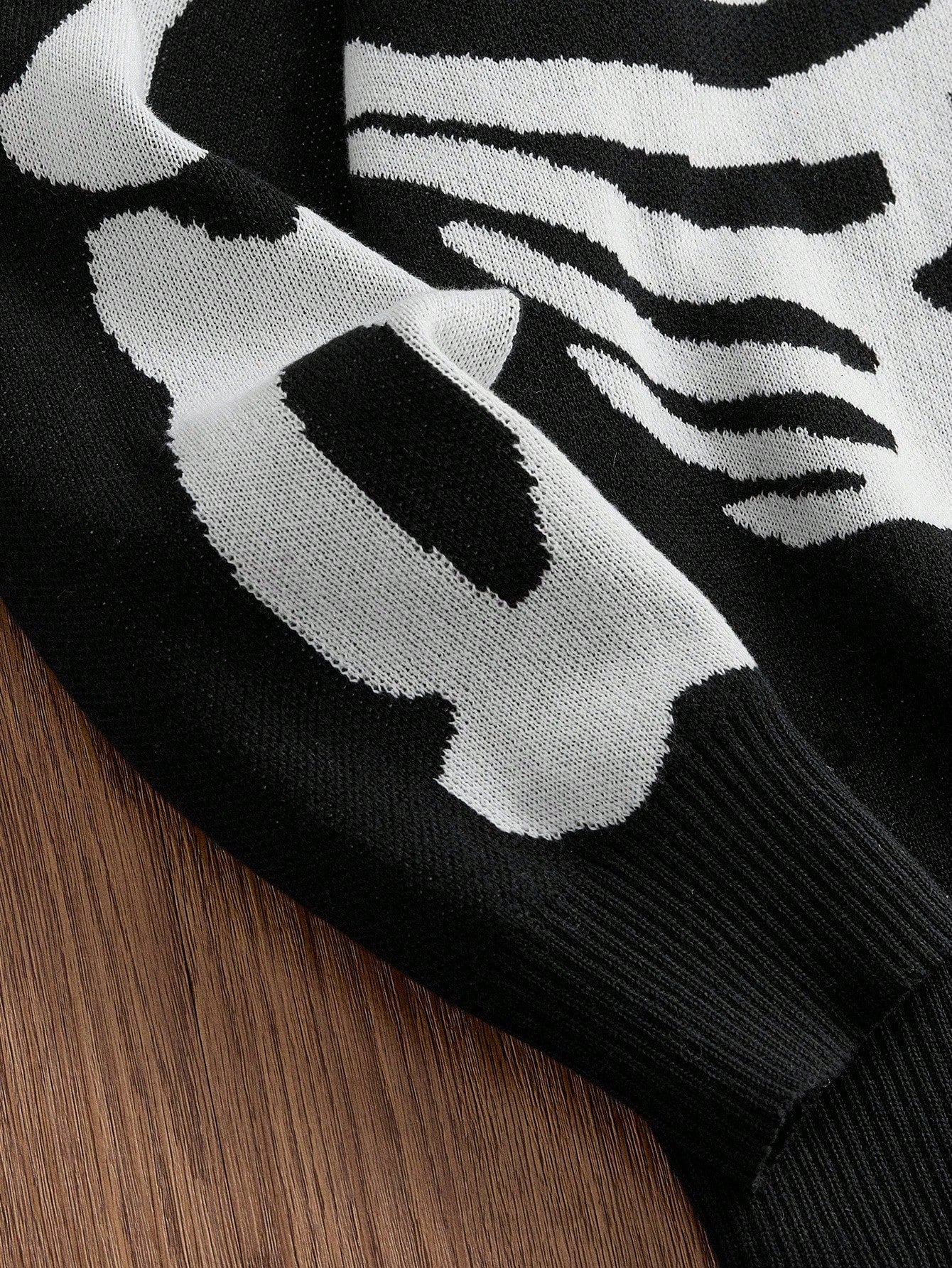 Men's Skull Pattern Grunge Crew Neck Sweater