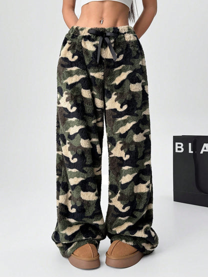 Women’s Camouflage Fuzzy Relaxed Drawstring Pants – Cozy Winter Streetwear Essential