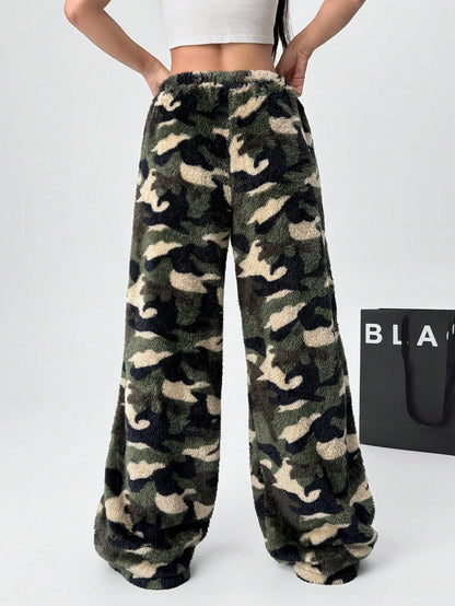 Women’s Camouflage Fuzzy Relaxed Drawstring Pants – Cozy Winter Streetwear Essential