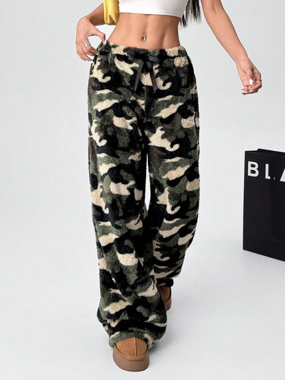 Women’s Camouflage Fuzzy Relaxed Drawstring Pants – Cozy Winter Streetwear Essential