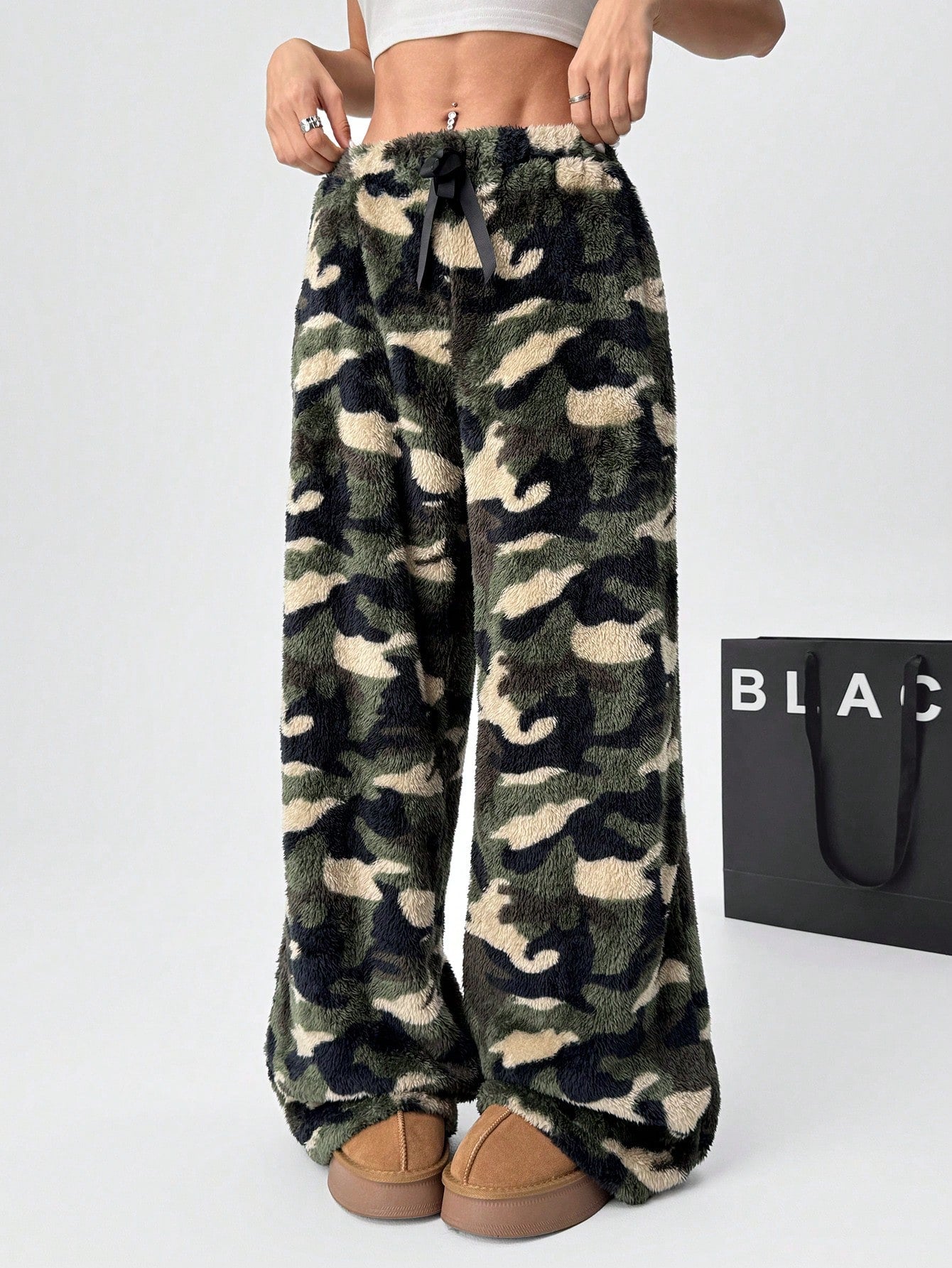 Women’s Camouflage Fuzzy Relaxed Drawstring Pants – Cozy Winter Streetwear Essential