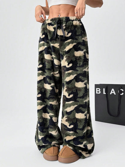 Women’s Camouflage Fuzzy Relaxed Drawstring Pants – Cozy Winter Streetwear Essential