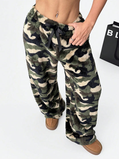 Women’s Camouflage Fuzzy Relaxed Drawstring Pants – Cozy Winter Streetwear Essential