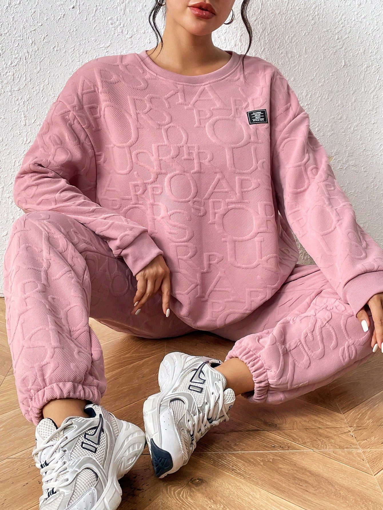 Letter Patched Coral Pink Sweatshirt & Sweatpants Set – Casual Women’s 2 Piece Outfit
