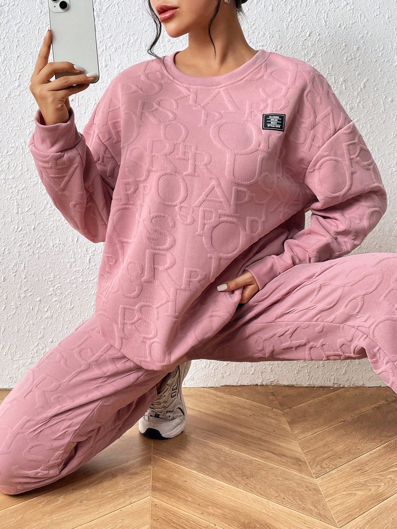 Letter Patched Coral Pink Sweatshirt & Sweatpants Set – Casual Women’s 2 Piece Outfit