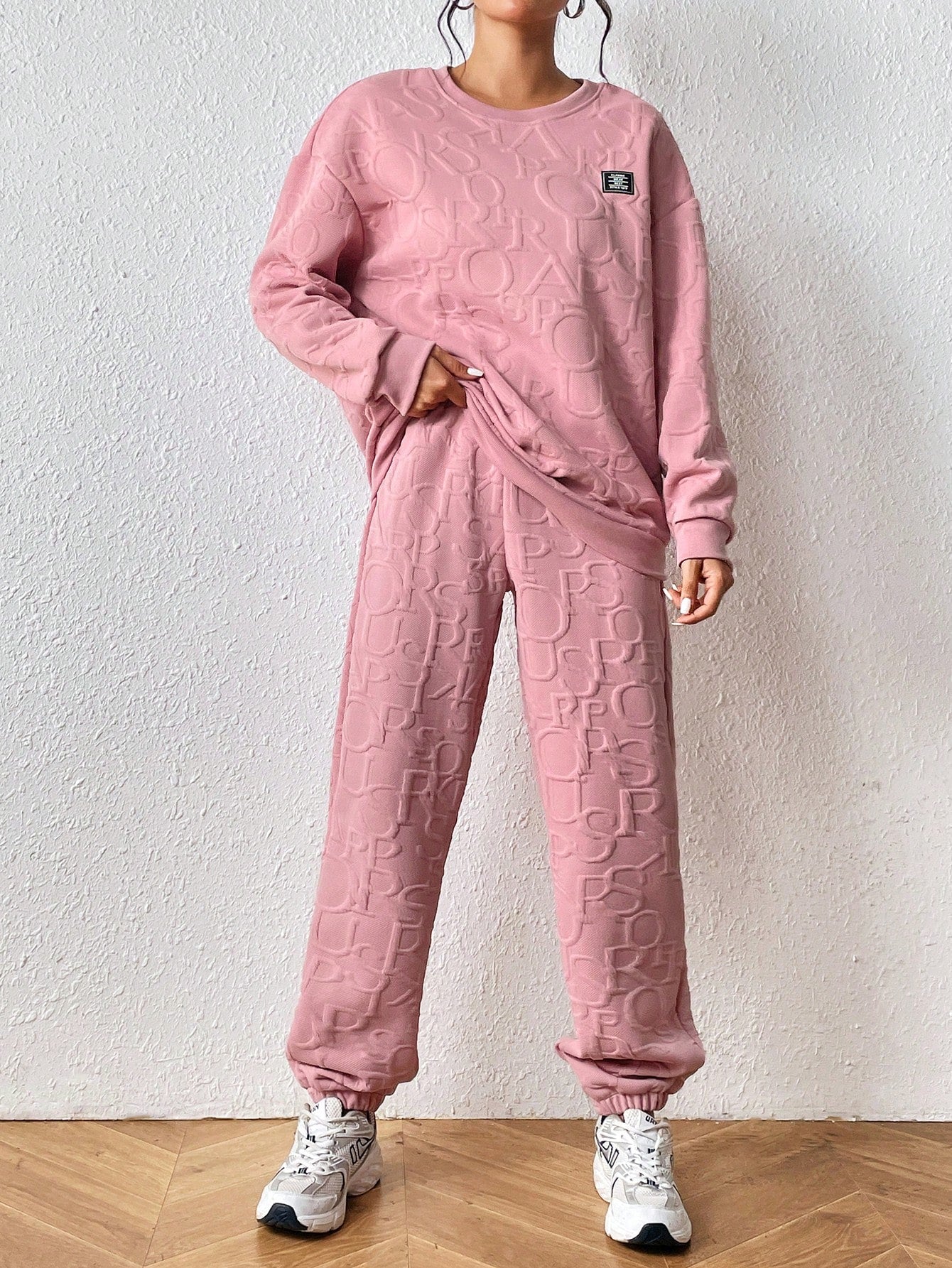 Letter Patched Coral Pink Sweatshirt & Sweatpants Set – Casual Women’s 2 Piece Outfit