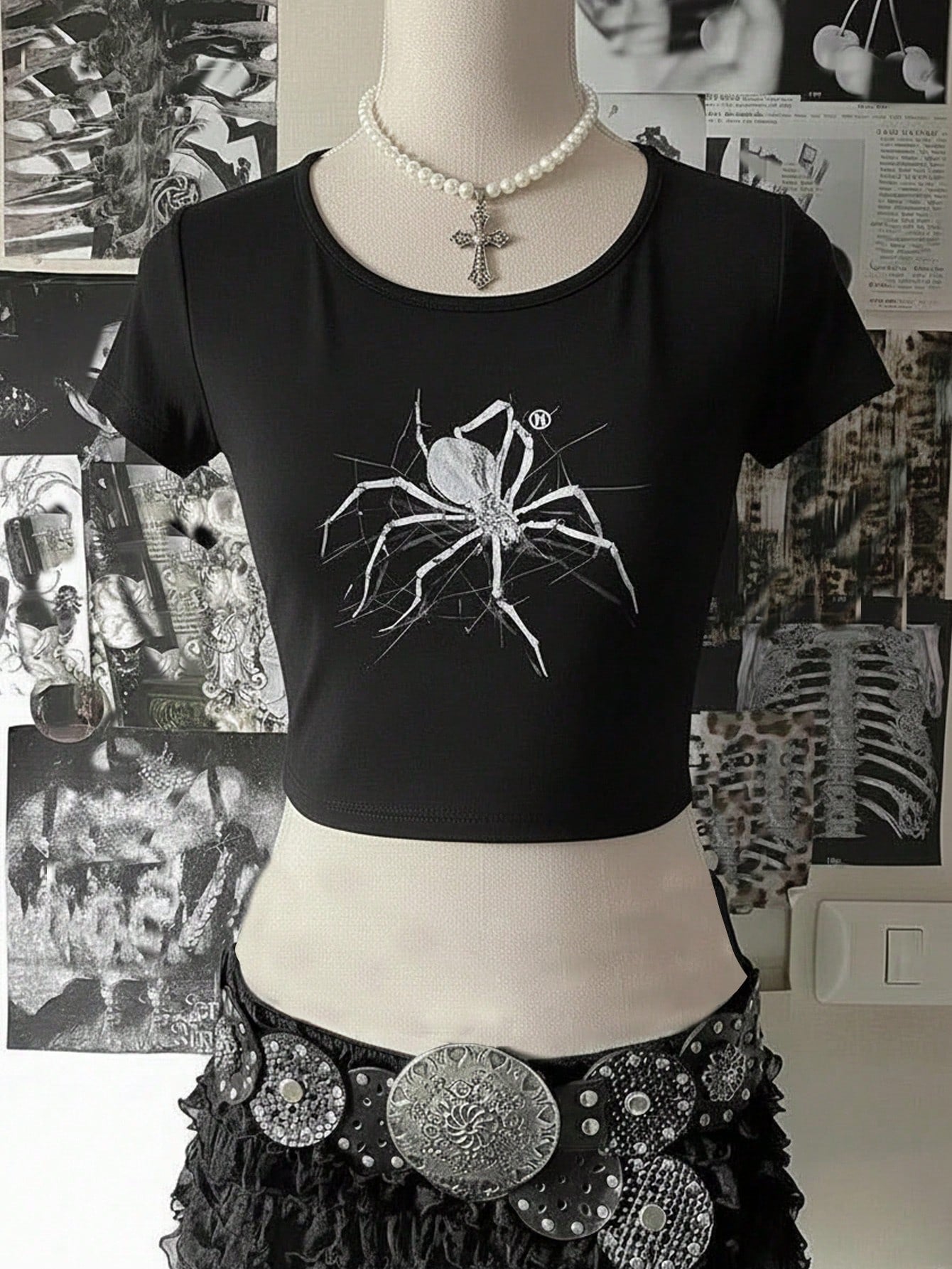 Spider Print Crop Graphic Tee