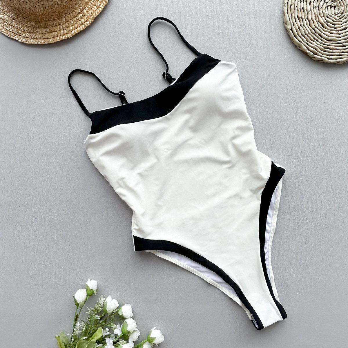 Sweetheart Contrast One-Piece High-Cut Swimsuit